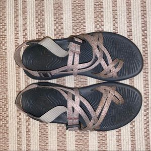 toe strap chacos